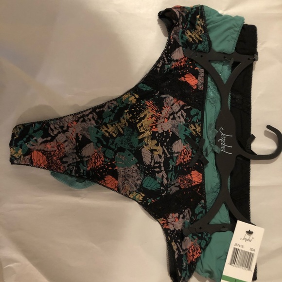 Jezebel Other - Jezebel 3pk thong set NWT sz L